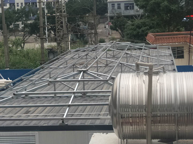 树脂瓦四坡顶钢结构