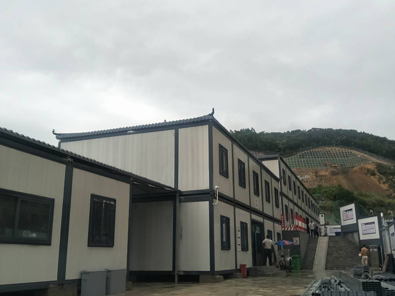 西乡越众项目工人住人集装箱